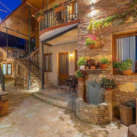 Apartments With Wine Cellar In Old Tbilisi Esterno foto