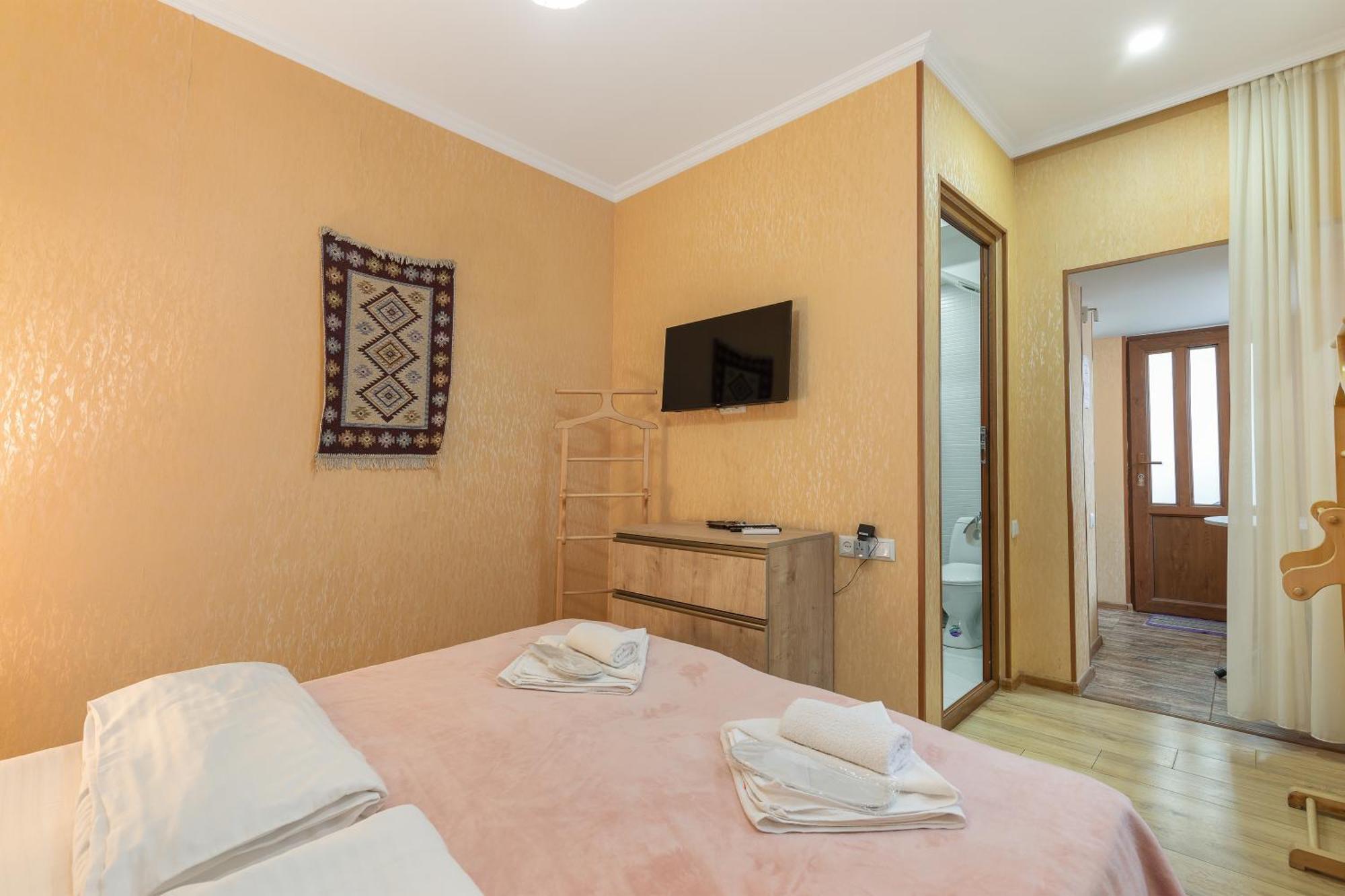 Apartments With Wine Cellar In Old Tbilisi Esterno foto