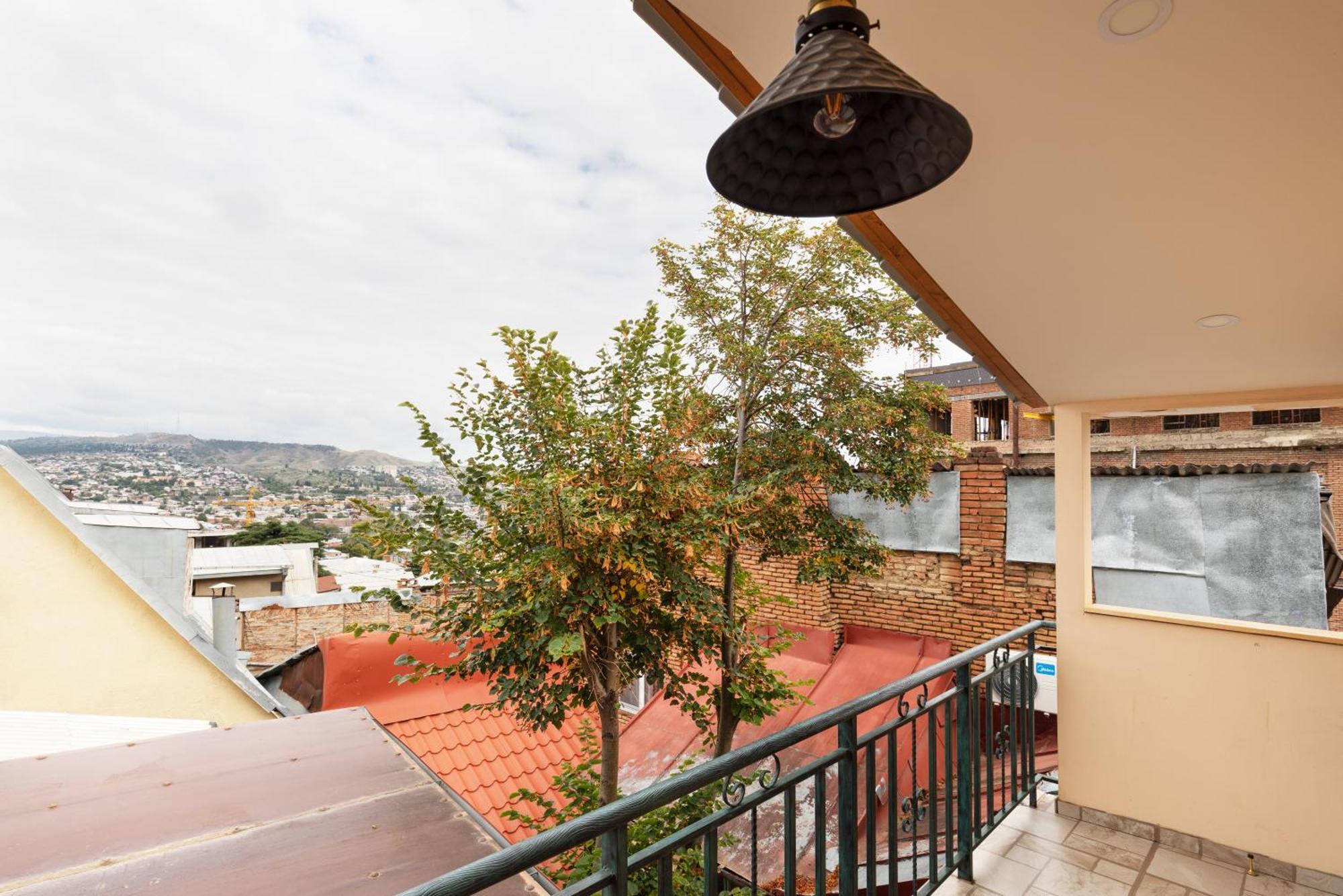 Apartments With Wine Cellar In Old Tbilisi Esterno foto