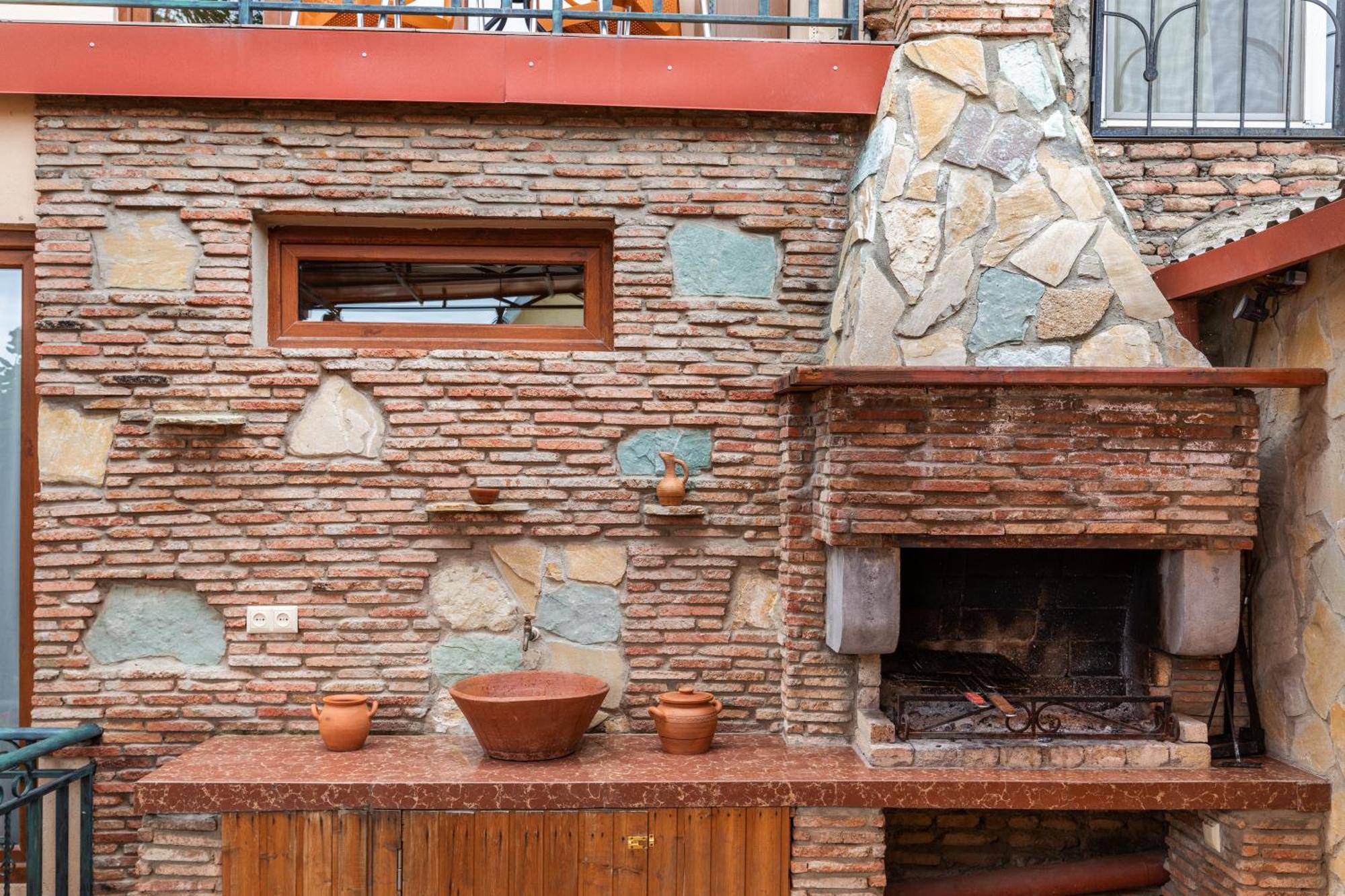 Apartments With Wine Cellar In Old Tbilisi Esterno foto