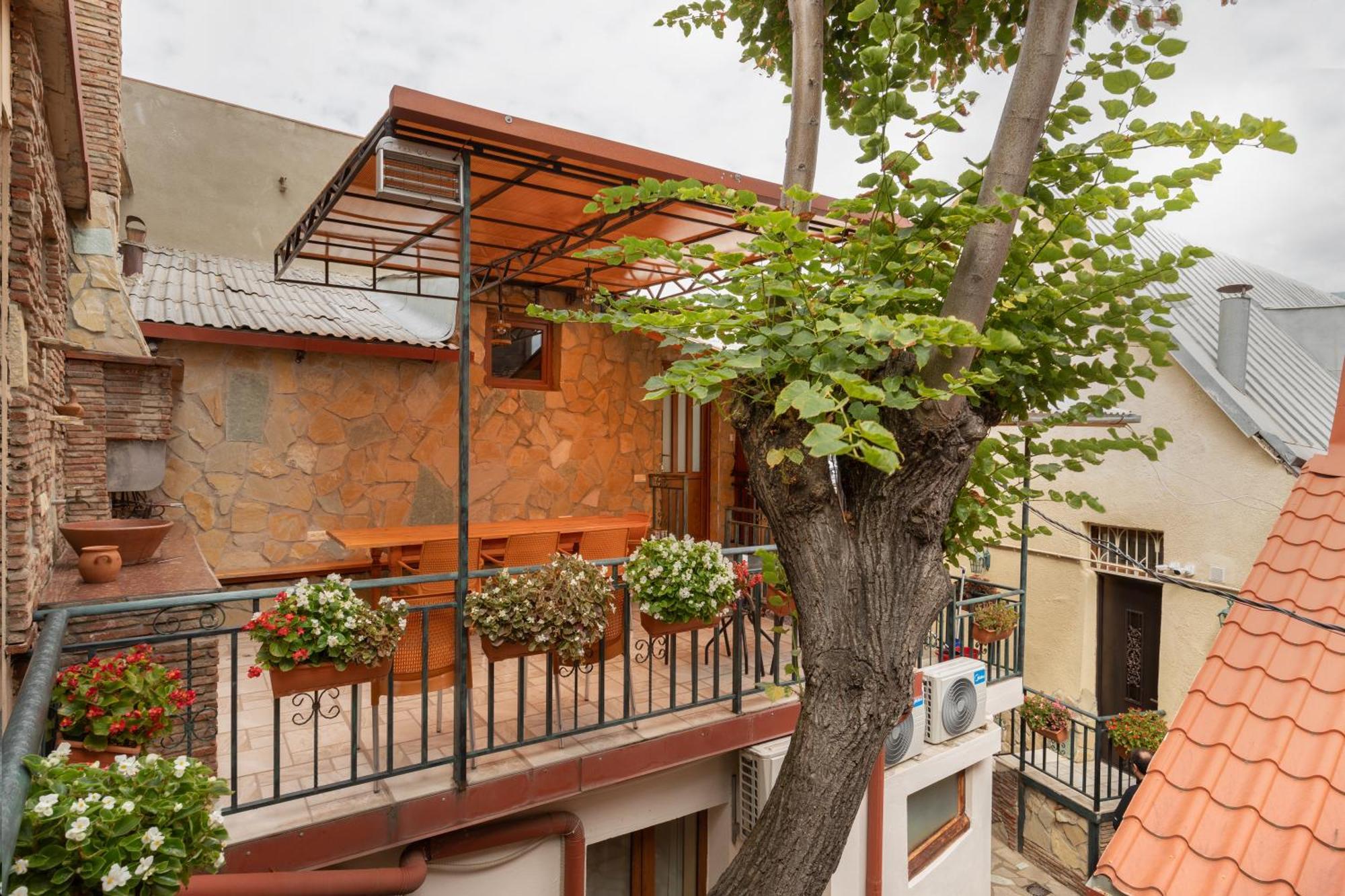 Apartments With Wine Cellar In Old Tbilisi Esterno foto