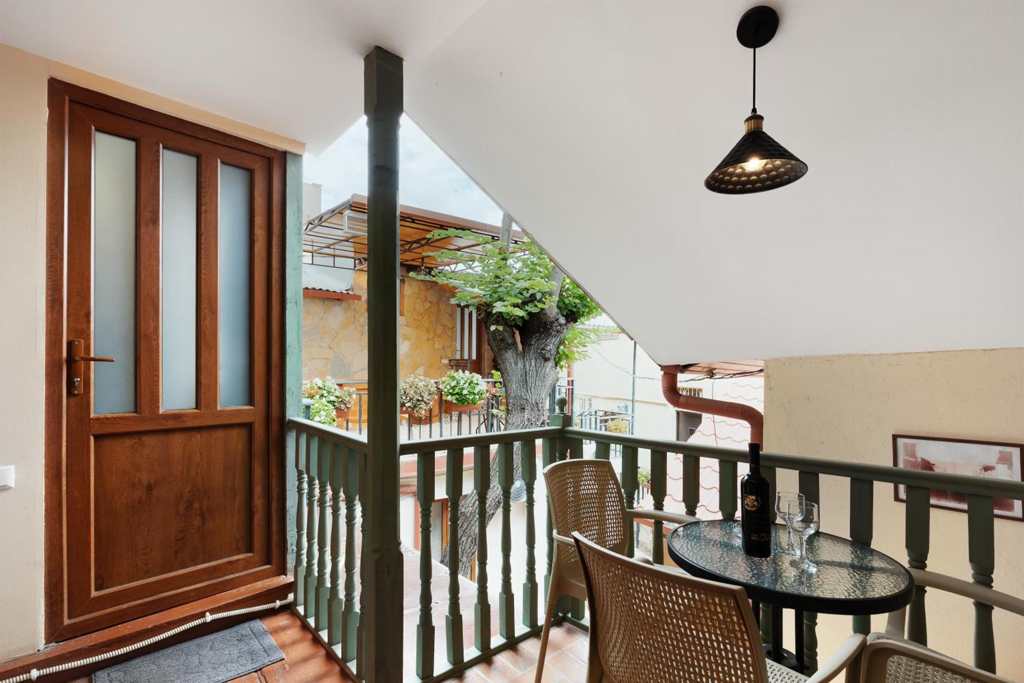 Apartments With Wine Cellar In Old Tbilisi Esterno foto