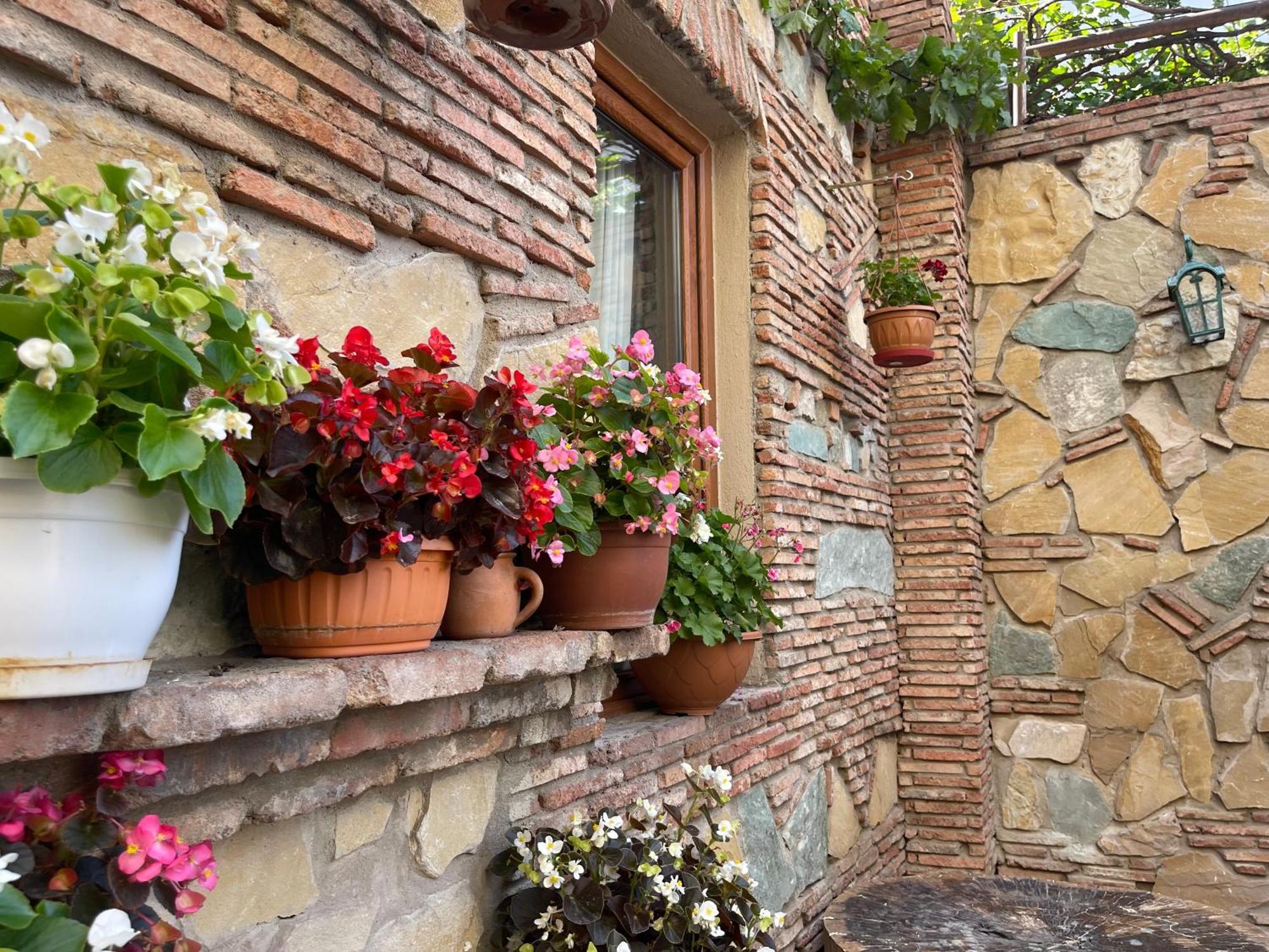 Apartments With Wine Cellar In Old Tbilisi Esterno foto
