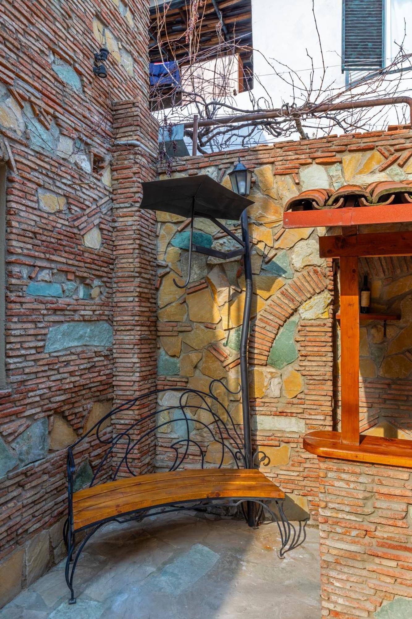 Apartments With Wine Cellar In Old Tbilisi Esterno foto